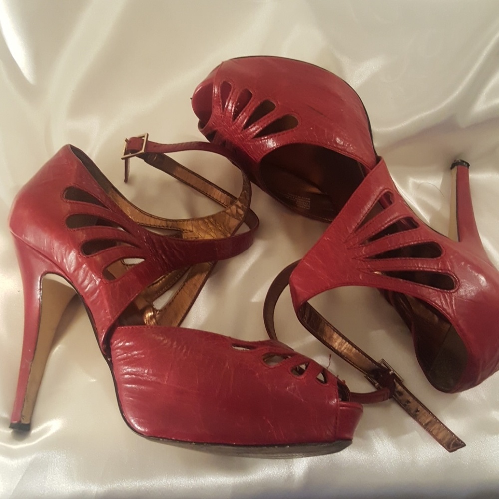 Size 10 red leather sandals